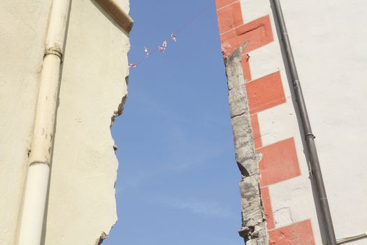 gap site between two walls