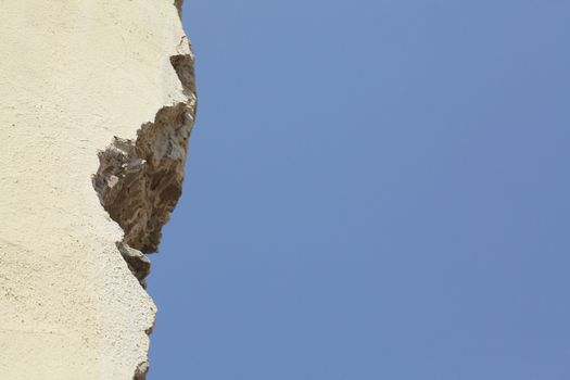 gap site between two walls