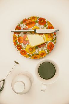 Ingredients of the energizing organic coffee made with butter and concentrated coconut oil to boost brain activity,