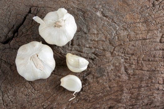 Garlic cloves on a vintage wooden background. Top view.