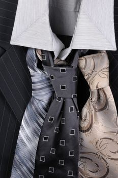 How to choose a tie is best suited to a shirt and  suit