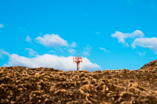 The antenna has a blue background.