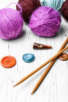 Set knitting wool and knitting needles and buttons