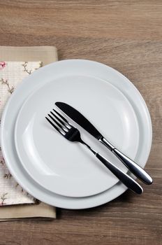 Dining etiquette - I still eat, Finished position. Fork and knife signals with location of cutlery set