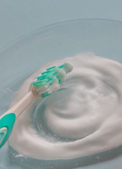 Brightening teeth with sodium bicarbonate