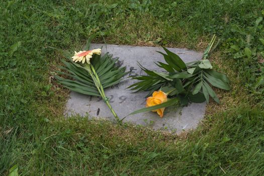 Grave decoration on a grave slab of a lawn grave.