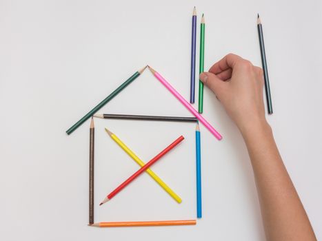 Women's hands are doing at the house of the tube pencils