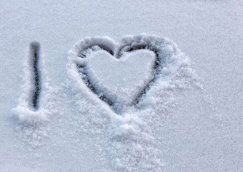 I love, drawn in the snow