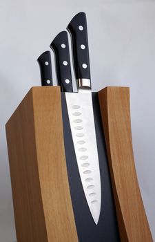 Universal cook knife on a support for kitchen knives