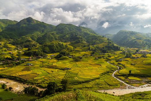 Sapa valley with the mountians in the background