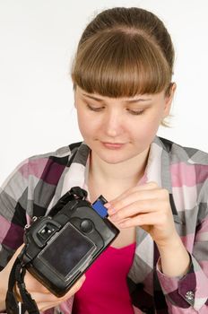 Photographer inserts a flash drive into the camera
