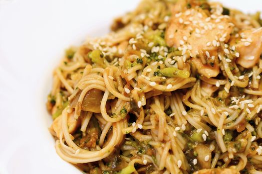 Chinese noodles with chicken meat, broccoli and vegetables.