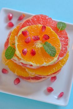 Fresh mixed slices of citrus fruit