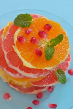 Fresh mixed slices of citrus fruit