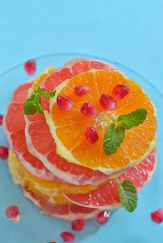 Fresh mixed slices of citrus fruit