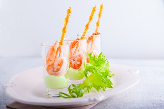 Shrimp with avocado yogurt in a glass.