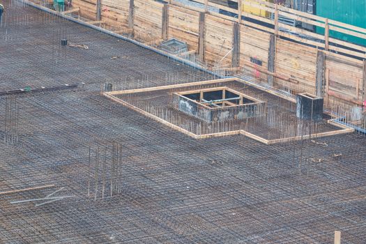Foundation building of steel and concrete for the construction of an apartment building with underground parking.