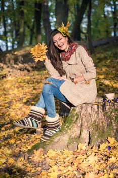 girl in autumn Park with leaves in the hands