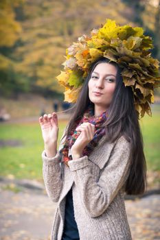 girl with a wreath of leaves in autumn Park