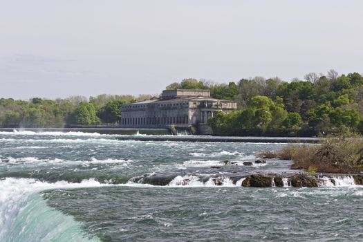 Beautiful photo of the river right before the amazing Niagara falls