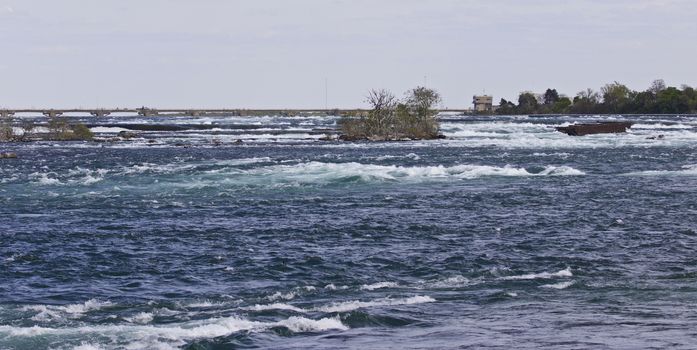 Beautiful photo of the river right before the amazing Niagara falls