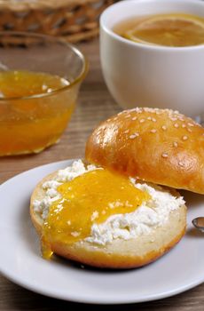 Cut bun with cottage cheese and orange jam