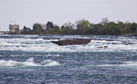 Beautiful photo of the river right before the amazing Niagara falls