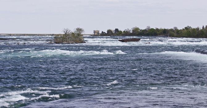 Beautiful photo of the river right before the amazing Niagara falls