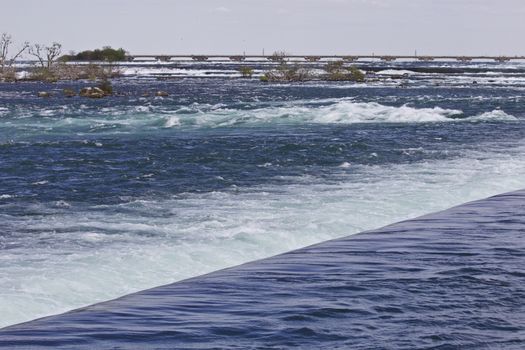 Beautiful photo of the river right before the amazing Niagara falls