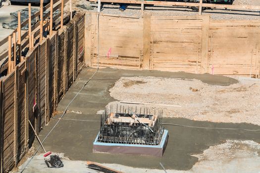 Foundation building of steel and concrete for the construction of an apartment building with underground parking.