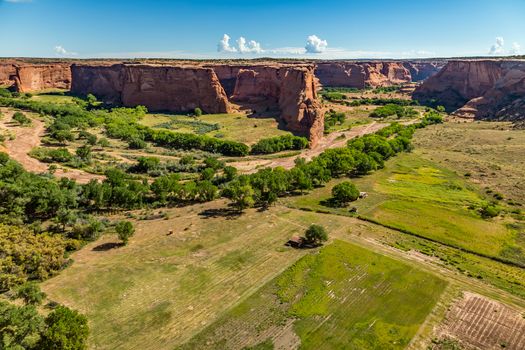 The Canyon de Chelly National Monument consists of many well-preserved Anasazi ruins and spectacular sheer red cliffs that rise up to 1000 feet.