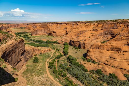 The Canyon de Chelly National Monument consists of many well-preserved Anasazi ruins and spectacular sheer red cliffs that rise up to 1000 feet.