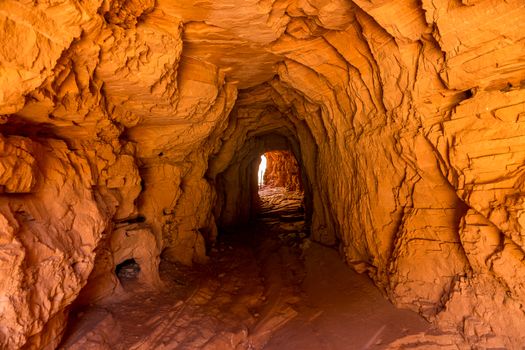 The Canyon de Chelly National Monument consists of many well-preserved Anasazi ruins and spectacular sheer red cliffs that rise up to 1000 feet.