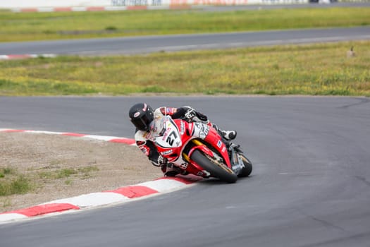 MELBOURNE/AUSTRALIA - OCTOBER 1, 2016: Superbike in the final qualifying round for Saturday at the YMF Australian Superbiike Championshihp Round 6 at Winton Raceway, October 1, 2016.