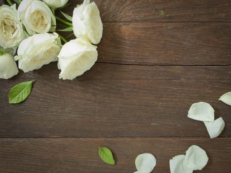 White Roses on the wooden table