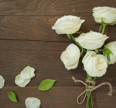 White Roses on the wooden table