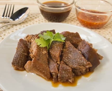 steamed duck Place on a plate