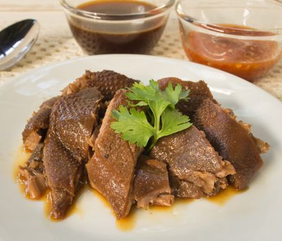 steamed duck Place on a plate