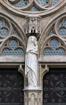 Gothic building decorated statues and historical human shape ..