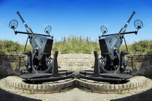 Two old anti-aircraft guns to defend against the Atlantic Wall in the Second World War