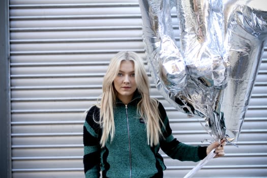 Astrid S er aktuell med ny låt, Breathe.