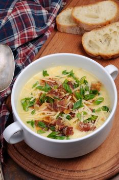 Creamy Loaded Baked Potato Soup with Bacon and Cheese,green onions