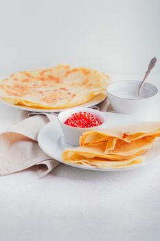 Crispy crepes with salmon caviar and butter cream.
Gluten free. Flour from rice.
