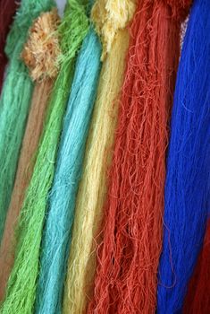 Multicolored thread for making carpets in a manufacture