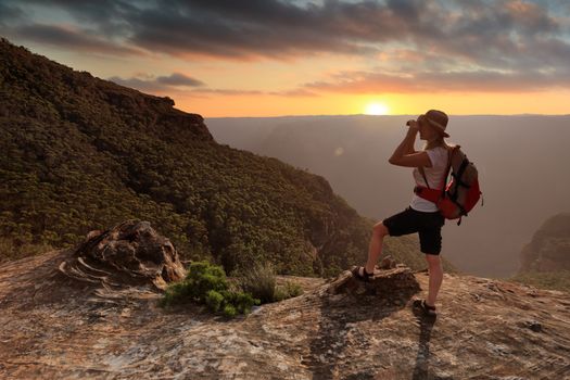 Exploring the Explorer's Range, which is a spur off the Great Dividing Range, Blue Mountains.  This is about half way up the peak, the highest in the area, which I climbed earlier, a steep hiking track, graded difficult.  Sunset views over Pierces Pass and Govet Gorge arm of the Grose Valley