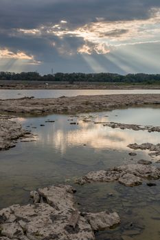 Tide pools and God rays at Falls On The Ohio State Park