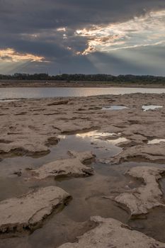 Tide pools and God rays at Falls On The Ohio State Park