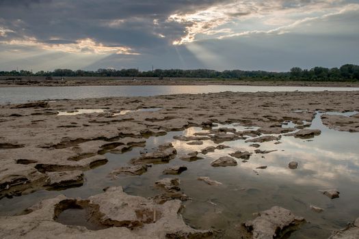 Tide pools and God rays at Falls On The Ohio State Park