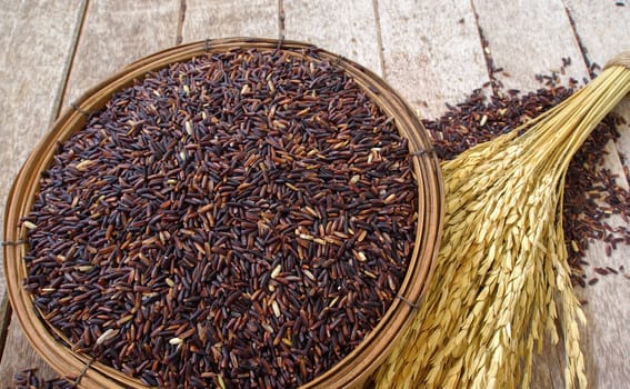 riceberry in basket with rice on table