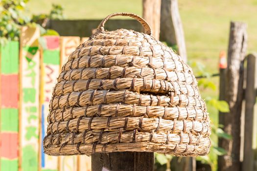 Age beehive, beehives of straw called basket Beekeeping is an ancient tradition.